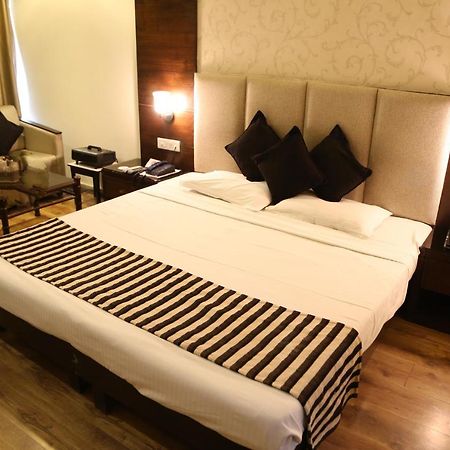 Hotel Parbhat Inn Panchkula Exteriér fotografie