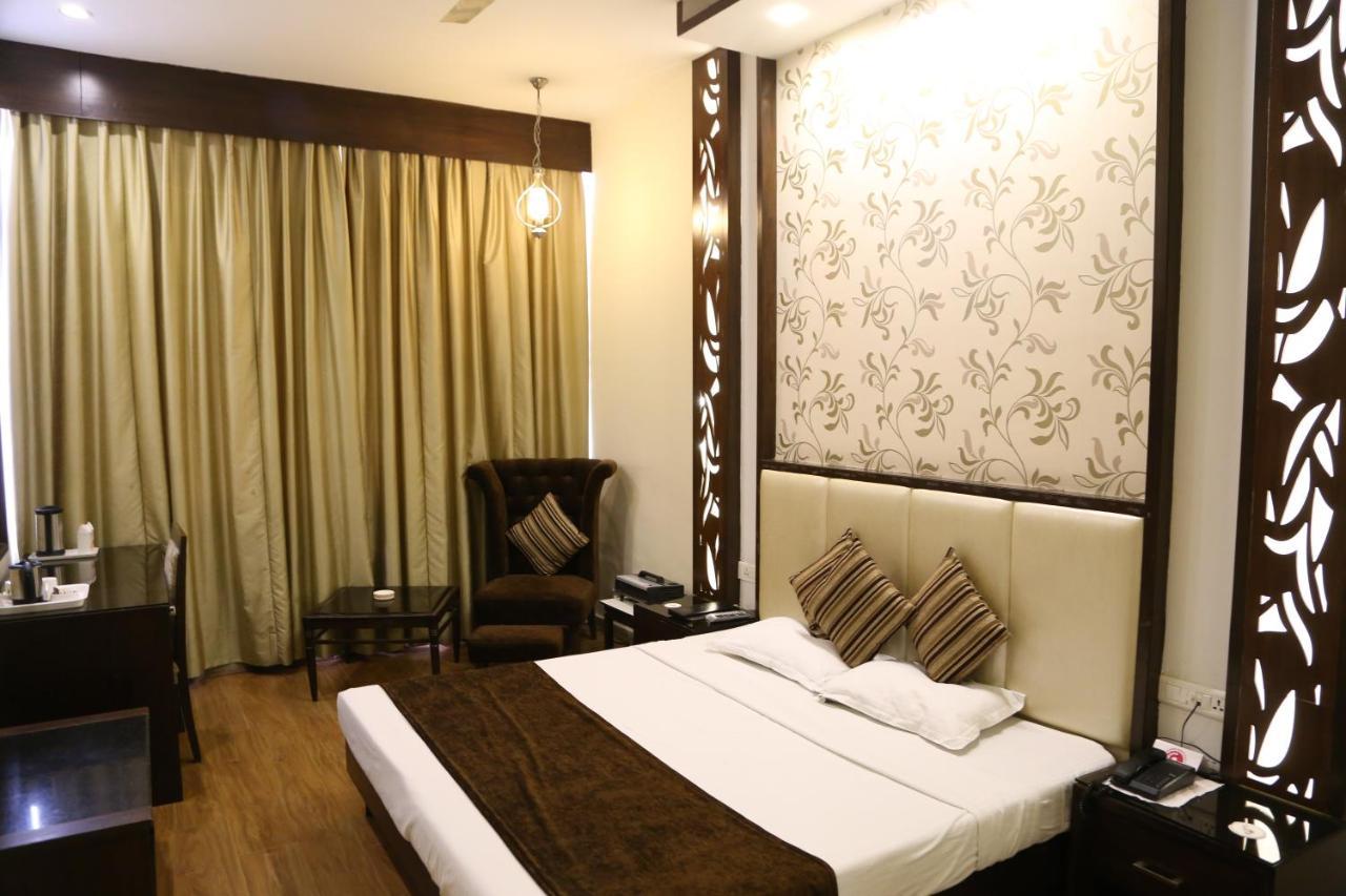Hotel Parbhat Inn Panchkula Exteriér fotografie
